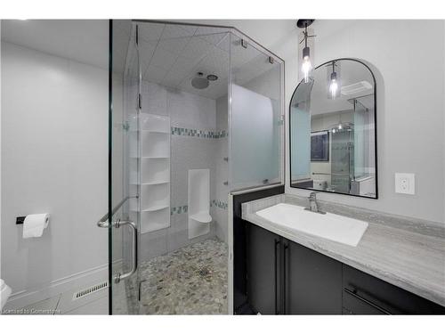 1574 Hastings Drive, London, ON - Indoor Photo Showing Bathroom