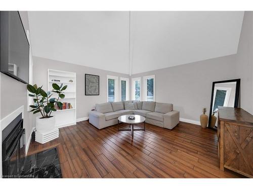 1574 Hastings Drive, London, ON - Indoor Photo Showing Living Room