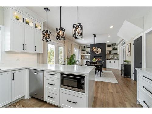 30 Madill Drive, Mono, ON - Indoor Photo Showing Kitchen With Upgraded Kitchen