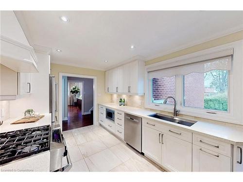 2046 Family Crescent, Mississauga, ON - Indoor Photo Showing Kitchen