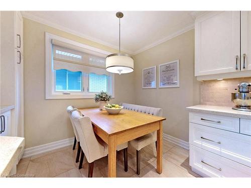 2046 Family Crescent, Mississauga, ON - Indoor Photo Showing Dining Room