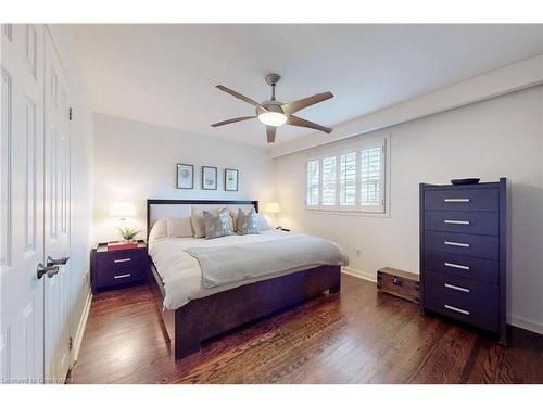 2046 Family Crescent, Mississauga, ON - Indoor Photo Showing Bedroom