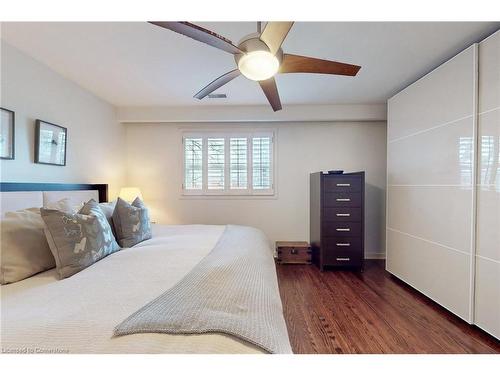 2046 Family Crescent, Mississauga, ON - Indoor Photo Showing Bedroom