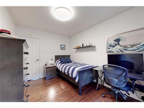 2046 Family Crescent, Mississauga, ON - Indoor Photo Showing Bedroom