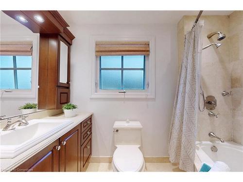 2046 Family Crescent, Mississauga, ON - Indoor Photo Showing Bathroom