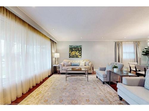 2046 Family Crescent, Mississauga, ON - Indoor Photo Showing Living Room