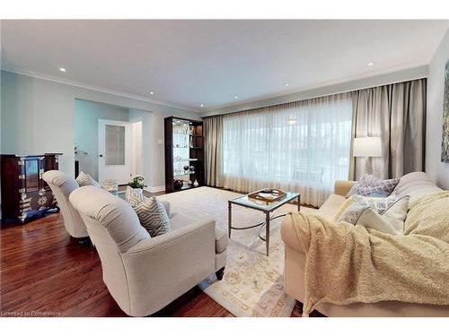 2046 Family Crescent, Mississauga, ON - Indoor Photo Showing Living Room