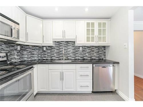 290 Pine Street, Milton, ON - Indoor Photo Showing Kitchen With Upgraded Kitchen