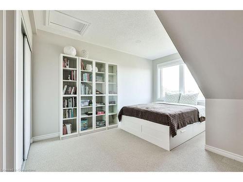 302-4 Anchorage Crescent, Collingwood, ON - Indoor Photo Showing Bedroom