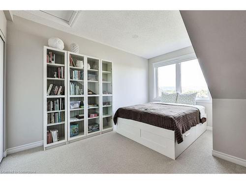 302-4 Anchorage Crescent, Collingwood, ON - Indoor Photo Showing Bedroom