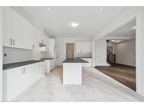 1364 Hydrangea Gardens, Oakville, ON - Indoor Photo Showing Kitchen