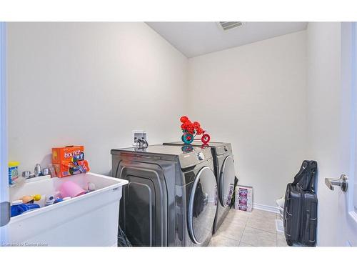 312 Bedrock Drive, Hamilton, ON - Indoor Photo Showing Laundry Room