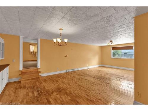 53 Dufferin St Street S, New Tecumseth, ON - Indoor Photo Showing Other Room