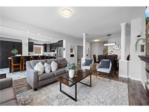 39 Weathering Heights, Stoney Creek, ON - Indoor Photo Showing Living Room