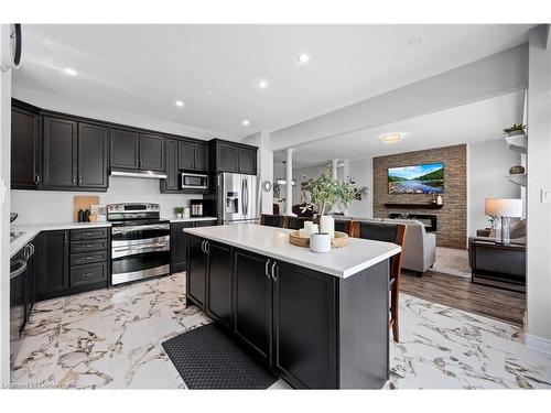 39 Weathering Heights, Stoney Creek, ON - Indoor Photo Showing Kitchen With Upgraded Kitchen