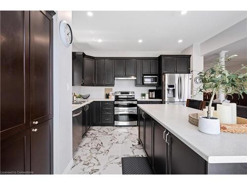 39 Weathering Heights, Stoney Creek, ON - Indoor Photo Showing Kitchen With Upgraded Kitchen