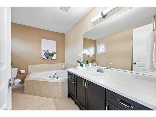 39 Weathering Heights, Stoney Creek, ON - Indoor Photo Showing Bathroom