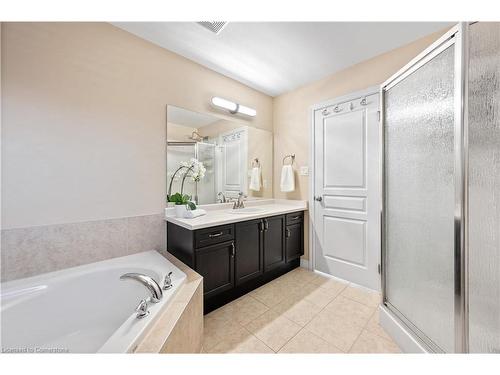 39 Weathering Heights, Stoney Creek, ON - Indoor Photo Showing Bathroom