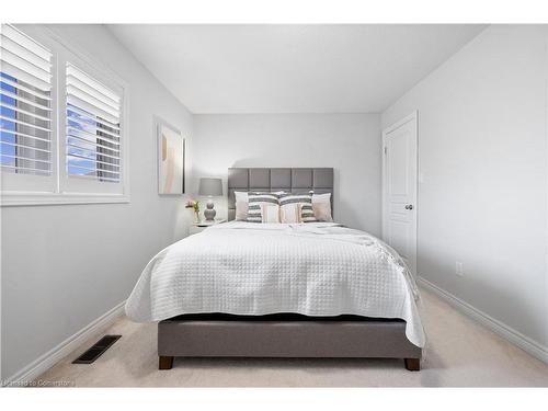 39 Weathering Heights, Stoney Creek, ON - Indoor Photo Showing Bedroom