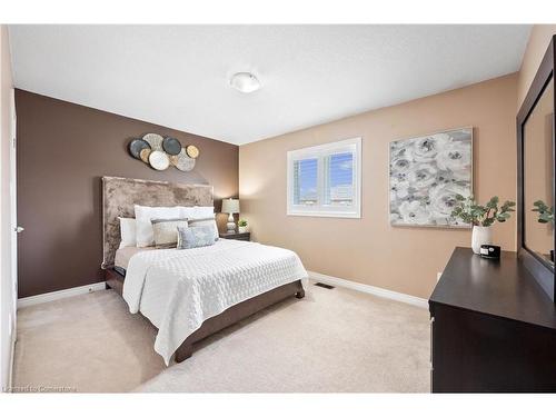 39 Weathering Heights, Stoney Creek, ON - Indoor Photo Showing Bedroom