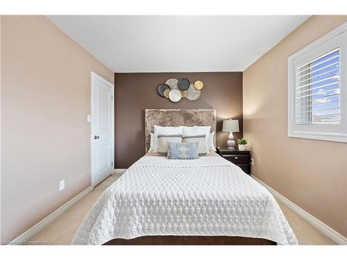 39 Weathering Heights, Stoney Creek, ON - Indoor Photo Showing Bedroom