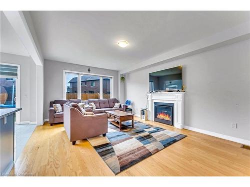 530 Thompson Street, Woodstock, ON - Indoor Photo Showing Living Room With Fireplace