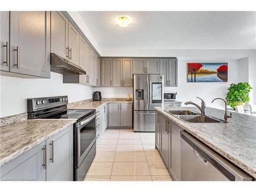 530 Thompson Street, Woodstock, ON - Indoor Photo Showing Kitchen With Double Sink With Upgraded Kitchen