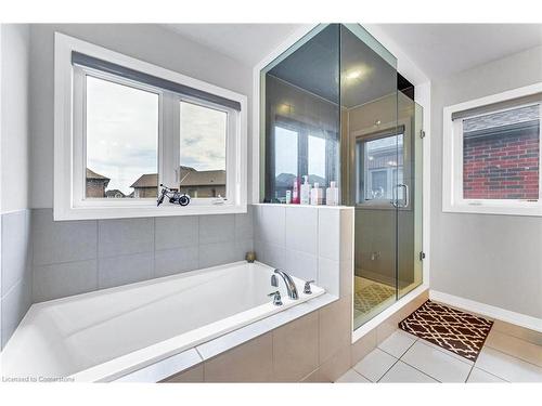 530 Thompson Street, Woodstock, ON - Indoor Photo Showing Bathroom