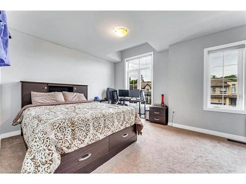 530 Thompson Street, Woodstock, ON - Indoor Photo Showing Bedroom