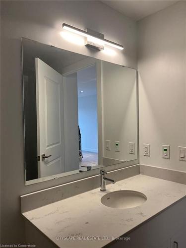 1505-15 Glebe Street, Cambridge, ON - Indoor Photo Showing Bathroom