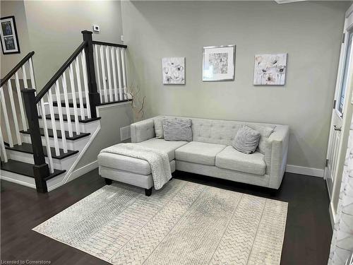 540 Wedgewood Drive, Burlington, ON - Indoor Photo Showing Living Room