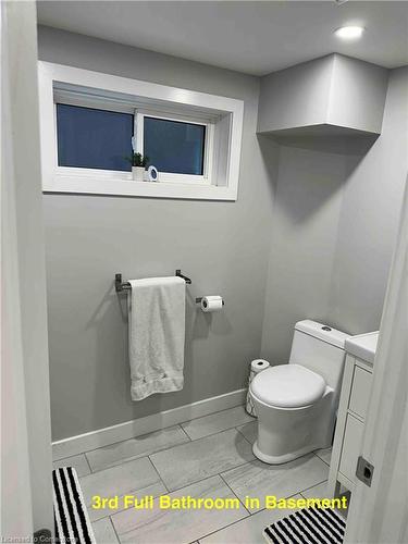 540 Wedgewood Drive, Burlington, ON - Indoor Photo Showing Bathroom