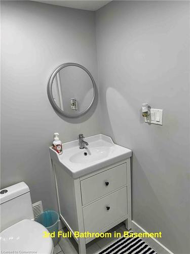 540 Wedgewood Drive, Burlington, ON - Indoor Photo Showing Bathroom