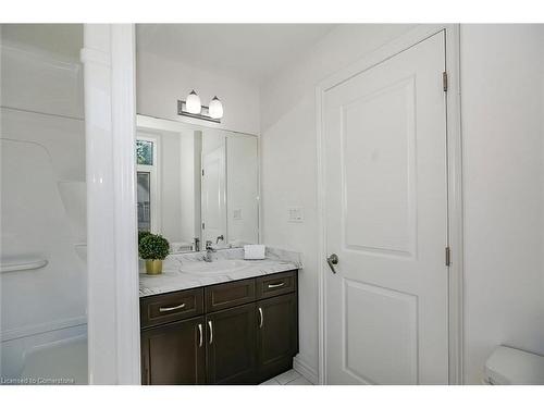 4 Whitton Dr Drive, Brantford, ON - Indoor Photo Showing Bathroom