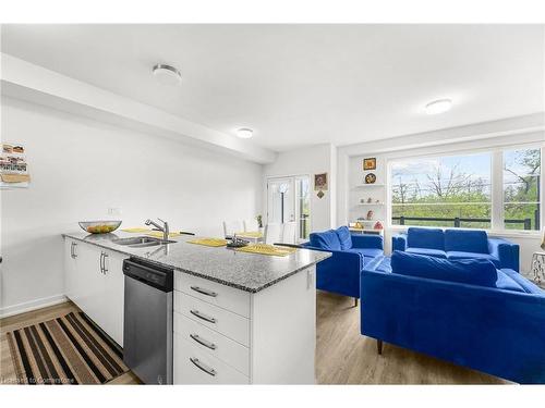 10-350 River Road, Cambridge, ON - Indoor Photo Showing Kitchen With Double Sink