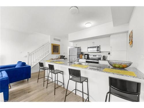 10-350 River Road, Cambridge, ON - Indoor Photo Showing Kitchen