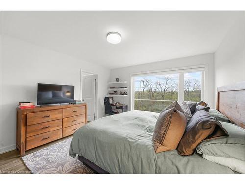 10-350 River Road, Cambridge, ON - Indoor Photo Showing Bedroom