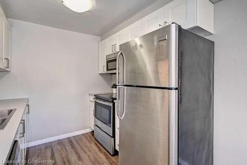 144 Greendale Crescent, Kitchener, ON - Indoor Photo Showing Kitchen With Stainless Steel Kitchen