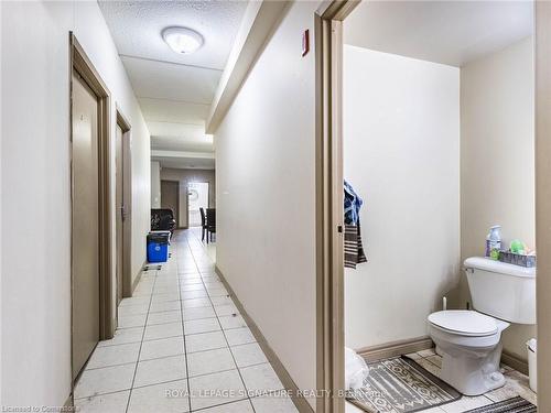 206-251 Lester Street, Waterloo, ON - Indoor Photo Showing Bathroom