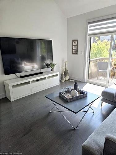 23 Eberhardt Drive, Wasaga Beach, ON - Indoor Photo Showing Living Room