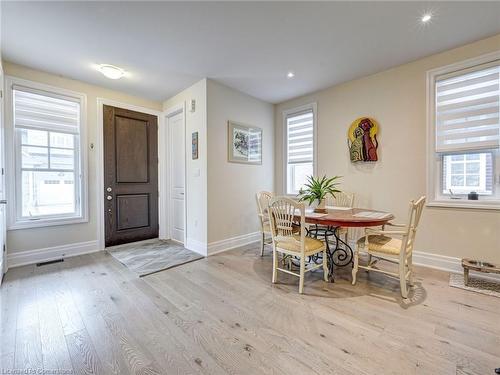 130 Anne Street, Niagara-On-The-Lake, ON - Indoor Photo Showing Dining Room