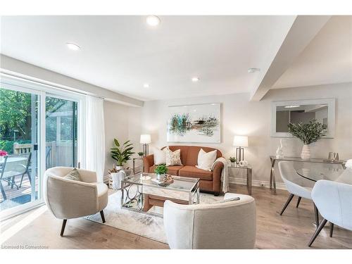 30 Reid Court, Guelph, ON - Indoor Photo Showing Living Room