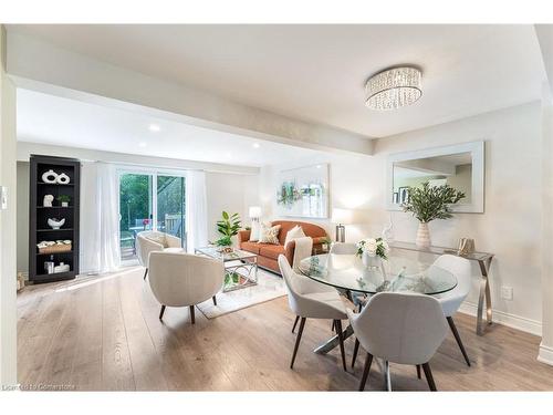 30 Reid Court, Guelph, ON - Indoor Photo Showing Dining Room