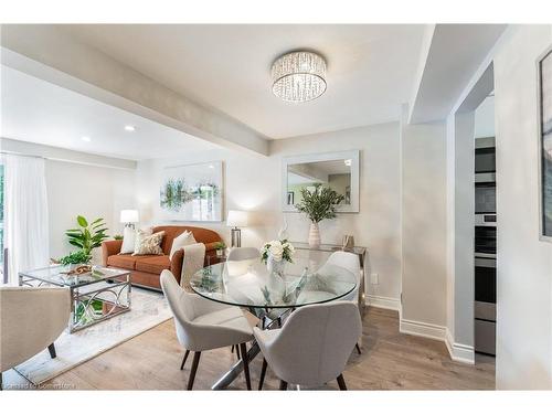 30 Reid Court, Guelph, ON - Indoor Photo Showing Dining Room