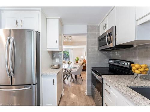 30 Reid Court, Guelph, ON - Indoor Photo Showing Kitchen With Stainless Steel Kitchen With Upgraded Kitchen