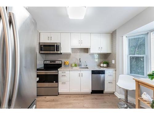 30 Reid Court, Guelph, ON - Indoor Photo Showing Kitchen With Stainless Steel Kitchen