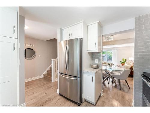 30 Reid Court, Guelph, ON - Indoor Photo Showing Kitchen With Stainless Steel Kitchen