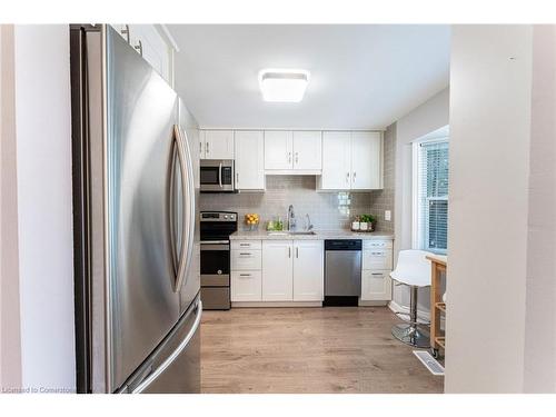 30 Reid Court, Guelph, ON - Indoor Photo Showing Kitchen With Stainless Steel Kitchen