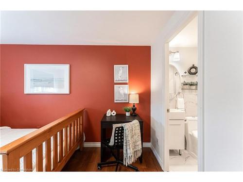 30 Reid Court, Guelph, ON - Indoor Photo Showing Bedroom