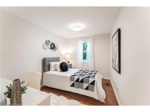 30 Reid Court, Guelph, ON - Indoor Photo Showing Bedroom